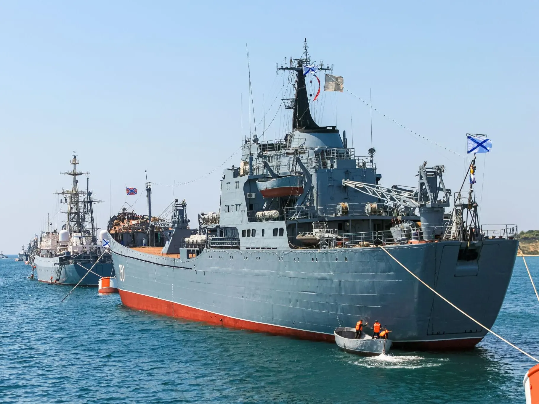 Українські дрони атакували військові кораблі РФ у Новоросійську