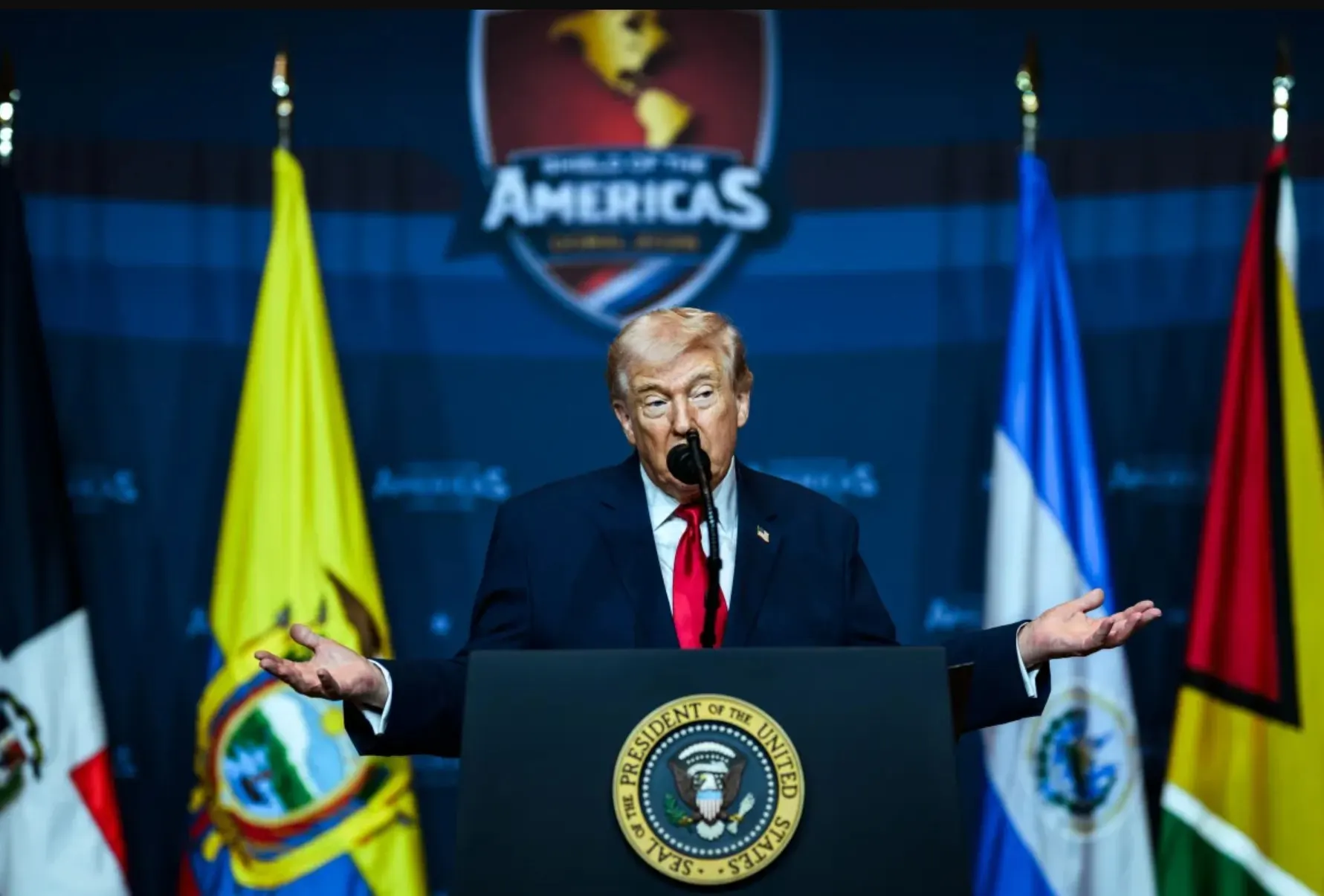 Трамп різко загострив риторику щодо Ірану: заяви про “знищений флот”, авіацію та зв’язок