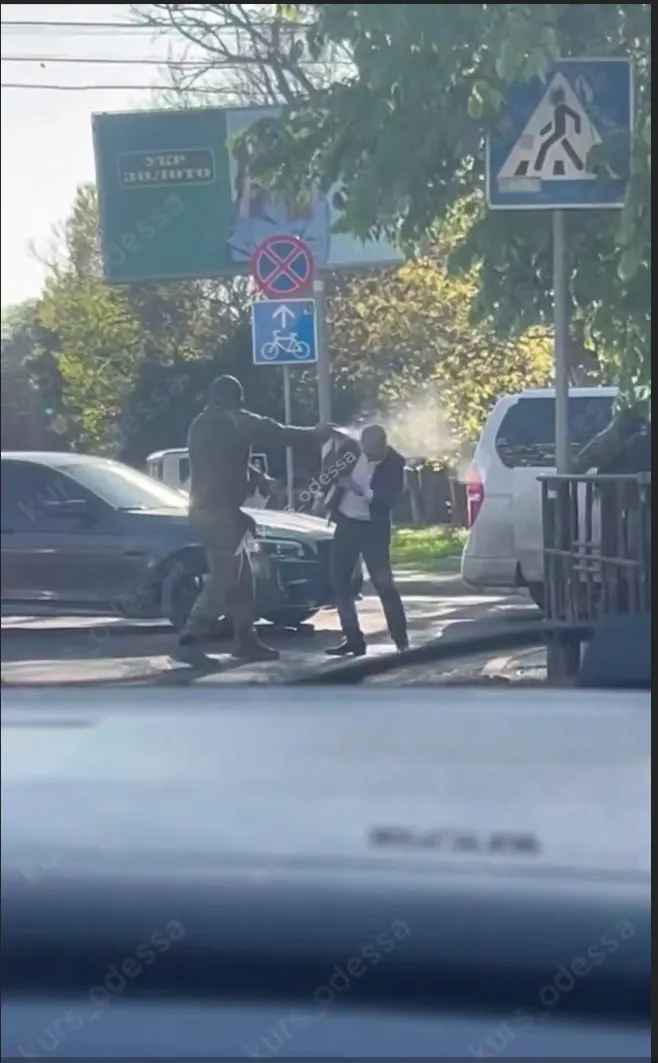 У Одесі ТЦК застосували газ проти відомого бізнесмена