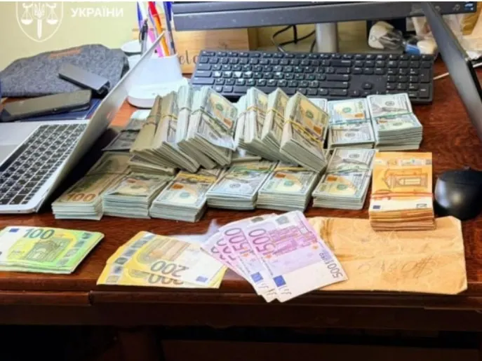 Скандал із «кришуванням» порноофісів: що відомо про можливу корупцію в МВС та чому це стало новим ударом по довірі до поліції
