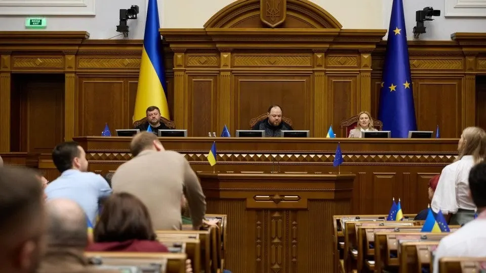 Влада перекидає мільярди з озброєння на поліцію та популізм: чому зарплати захисників України залишаються в тіні?