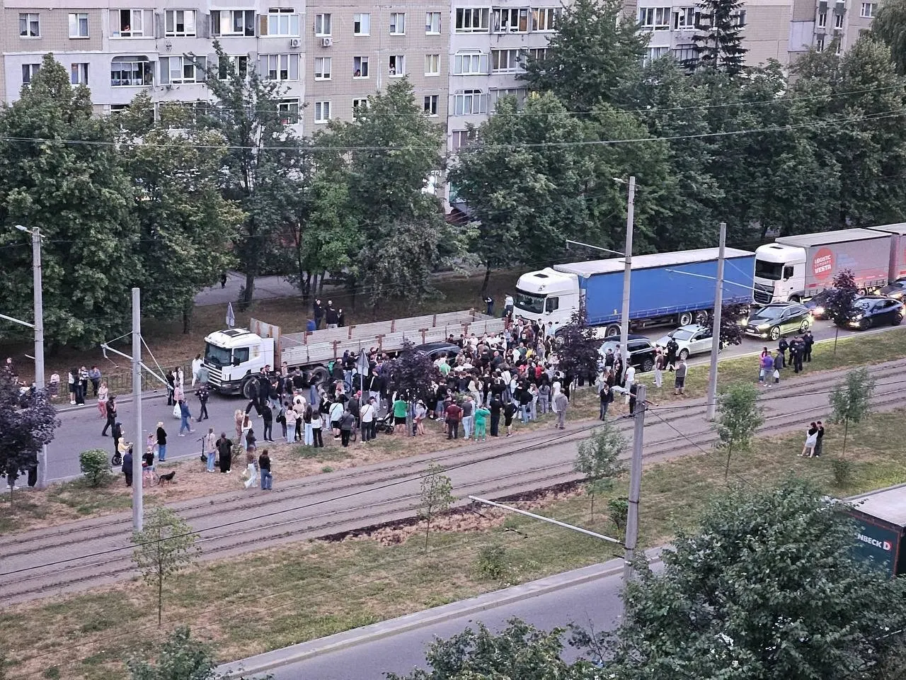 Протести у Львові: натовп перевернув авто ТЦК та змусив зняти форму – народ на межі вибуху